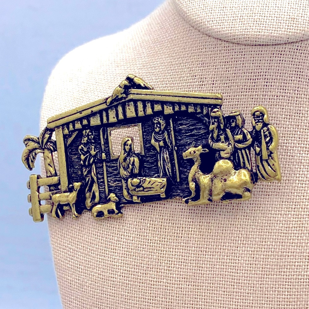 Vintage Large Gold Tone Nativity Scene Brooch Pin Holiday Christmas
